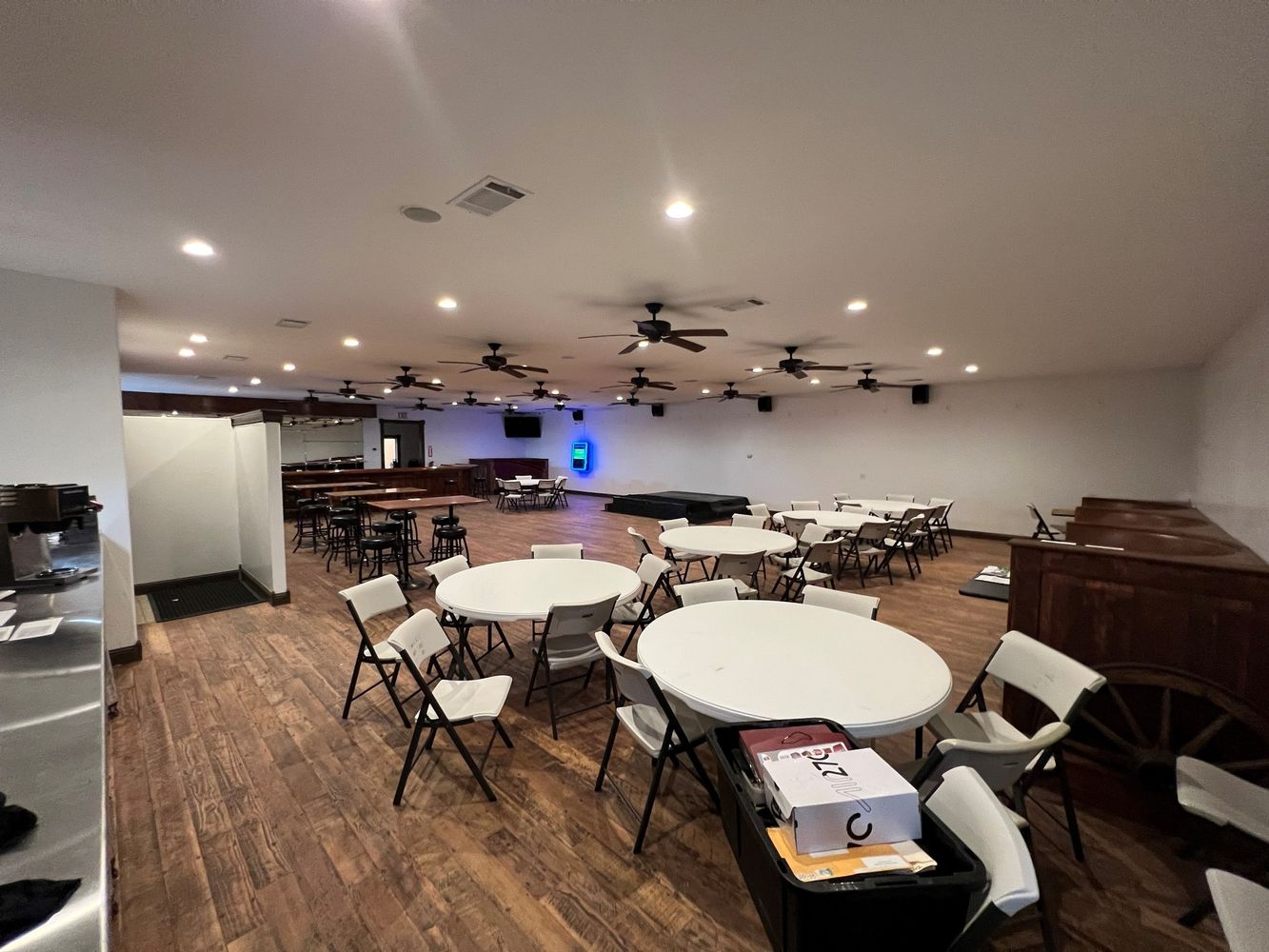 Turn Key Bar & Apartment in Riverdale, CA: 5020 19 1/2 Ave, Riverdale, CA 93656